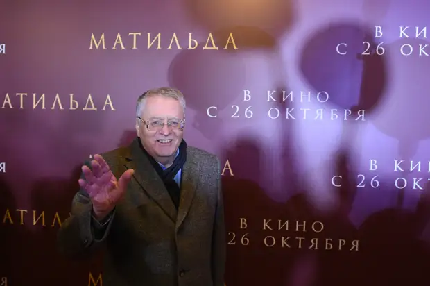 Привели в сознание на пару часов и снова в кому: как спасают Владимира Жириновского