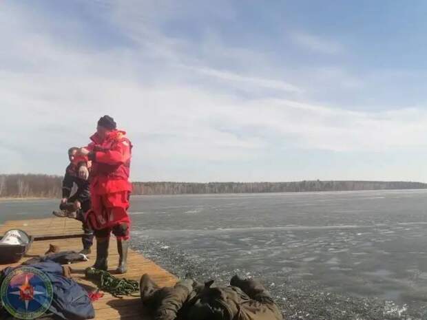 Пенсионер погиб во время подледной рыбалки в Челябинской области