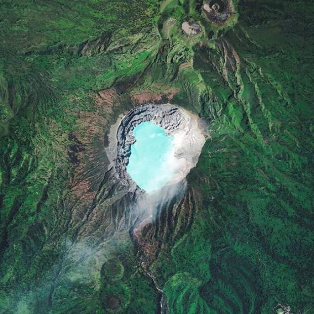 10. Вулкан Иджен, Индонезия Бенджамин Грант, земля, природа, фото со спутника, фотография, фотомир