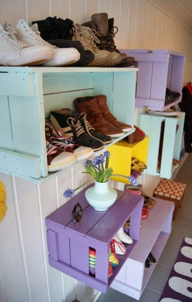 Store kids shoes (or anything else) on the walls with painted wine crates. I know exactly where to put this!!!