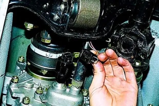 Что делать если перестал работать спидометр и тахометр Что делать если перестал работать спидометр и тахометр