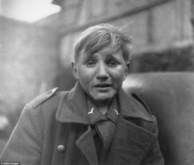 Hans-Georg Henke – 16 Year Old German soldier crying
