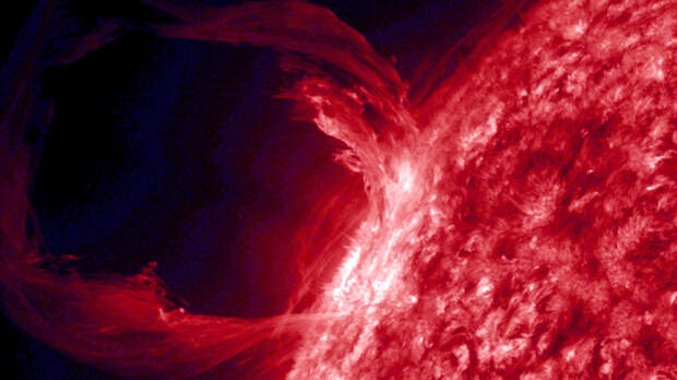 На Солнце произошла новая сильная вспышка