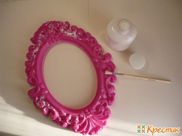 Покрываем рамку клеем ПВА