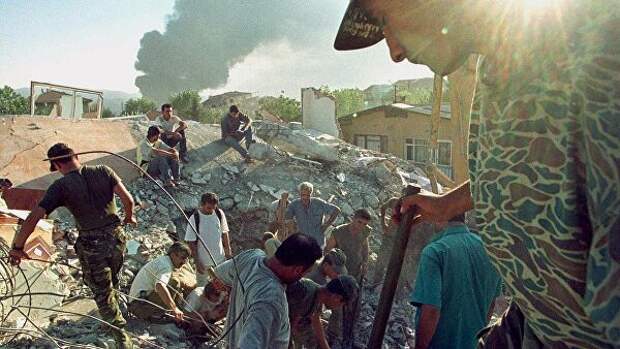 Последствия землетрясения в городе Измит в Турции. 18 августа 1999
