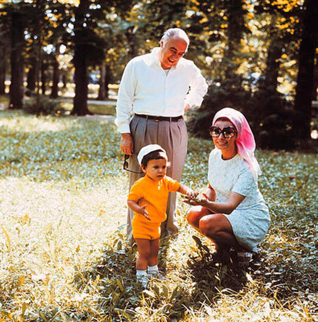 Карло Понти, Софи Лорен и их сын Карло Понти-младший, 1970 год