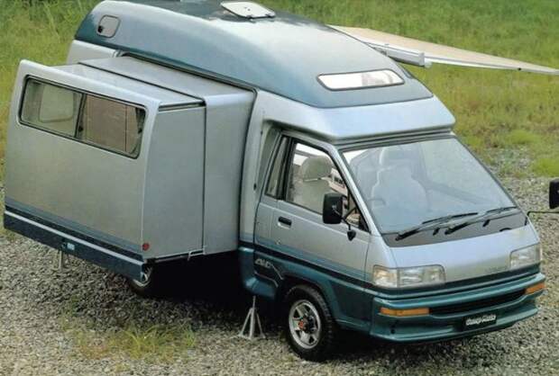 Toyota Camp Mate был первым подобным авто.