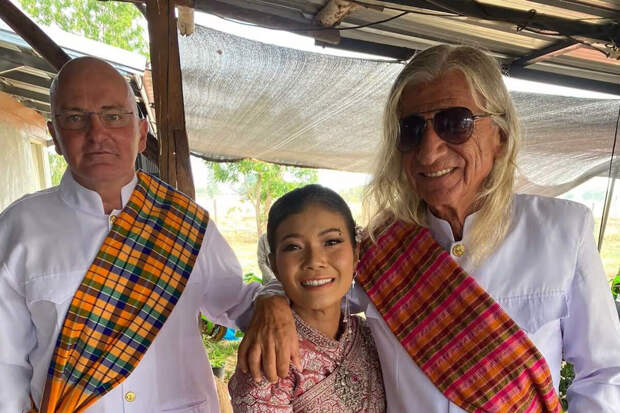 Daily Star: два друга детства женились на одной женщине из Таиланда