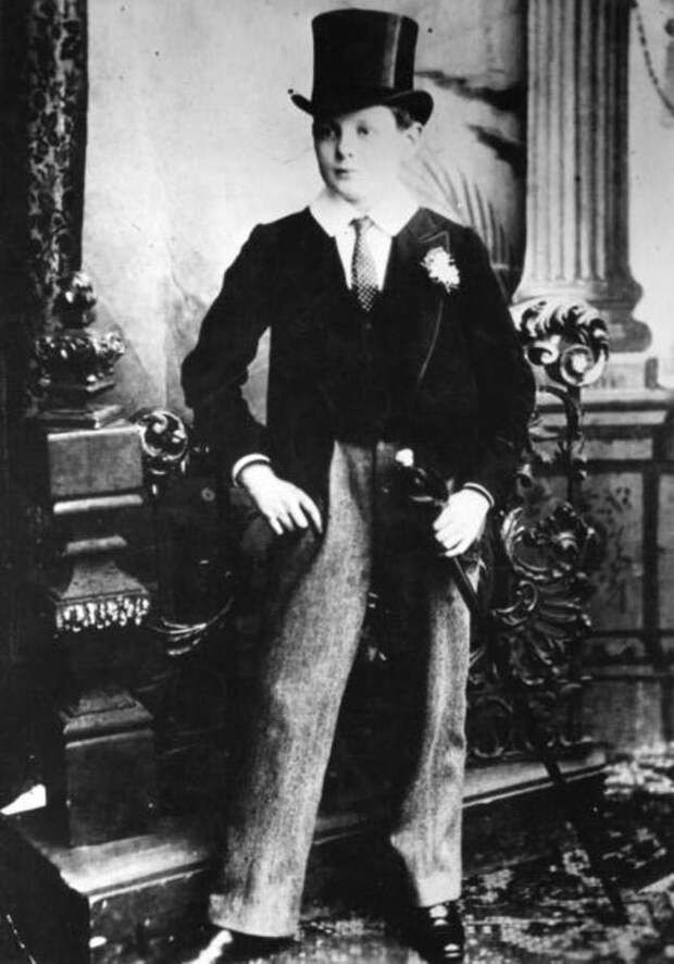 14-летний Уинстон Черчилль в школьной форме, 1889 14-летний Уинстон Черчилль в школьной форме, 1889 дети, известность, история, фото
