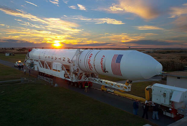 Ракета-носитель Antares с грузовиком  Cygnus