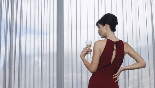 ОСН: на празднование Нового 2026 года нужно одеться в алые и золотые цвета