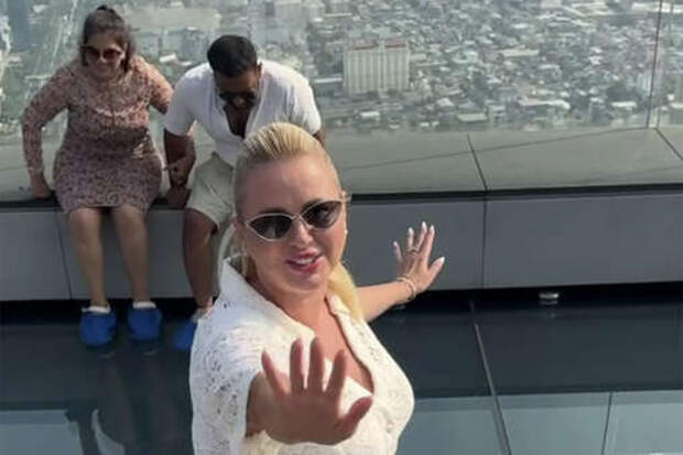 Певица Анна Семенович поднялась на самый высокий небоскреб в Бангкоке