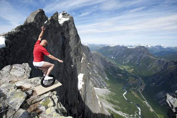 Очень смелый поступок Эскила Реннингсбаккена в Норвегии. дух, страшно, фотографии