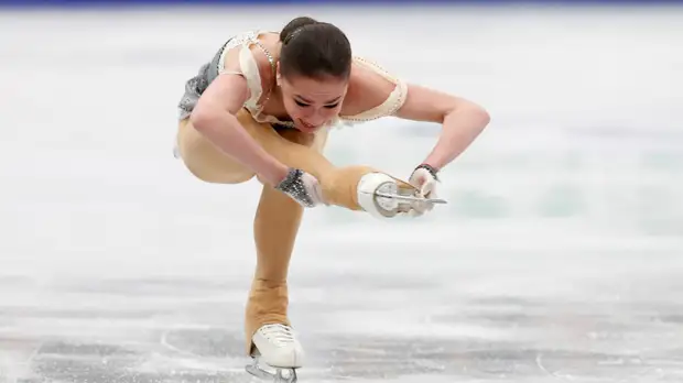 Загитовой вручили золотую медаль за победу в короткой программе на ЧЕ по фигурному катанию
