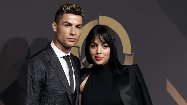 Роналду сообщил, что ожидает появления на свет двойни