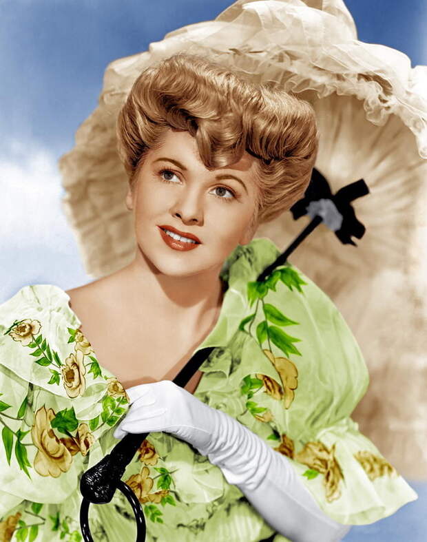 1-the-emperor-waltz-joan-fontaine-1948-everett.jpg
