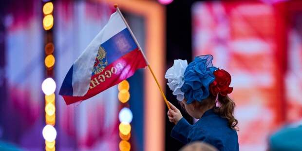 Молодежь Москвы создала «живую» карту России на Поклонной горе. Фото: М. Денисов mos.ru