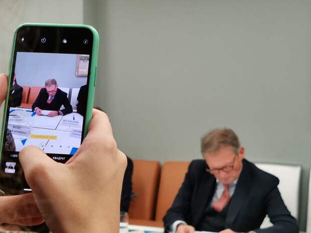 Титов предлагает, Чайка поддерживает, бизнес сидит