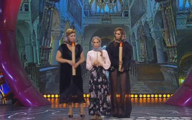 Рублёвские жены в церкви…