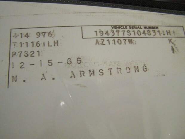 Chevrolet Corvette Neil Armstrong продают на аукционе (19 фото)