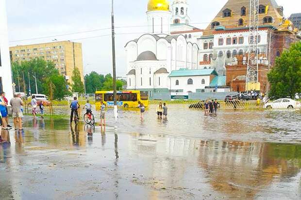 01-07-2015-zatopilo-dozhd-grad-groza-molniia-28