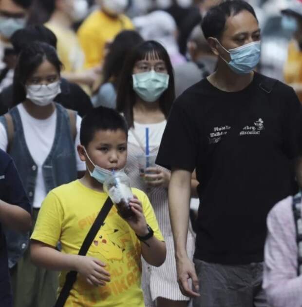 Мэрия Пекина отменила обязательное ношение масок на улицах