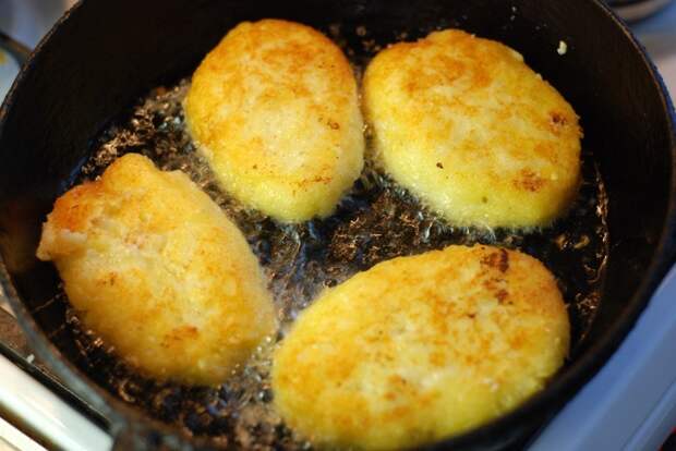 Фото к рецепту: Картофельные котлеты с курицей
