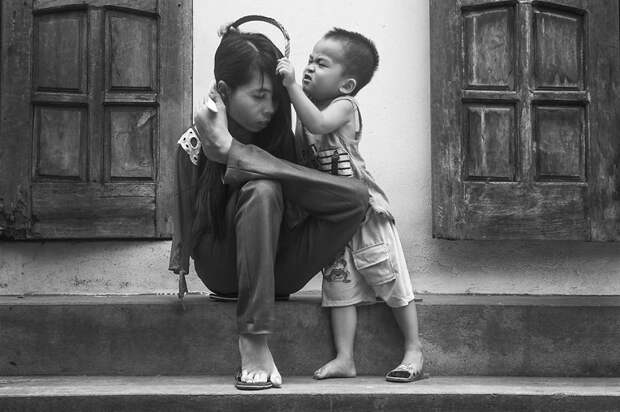 После войны: Вьетнамка, родившаяся без рук, живет нормальной жизнью и заботится о племяннике  вьетнам, девушка, инвалид