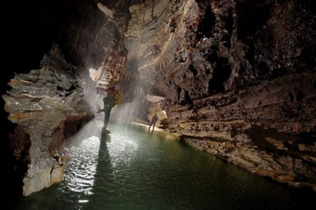 Воронья пещера - самая глубокая пещера в мире Воронья пещера, абхазия, в мире, пещера