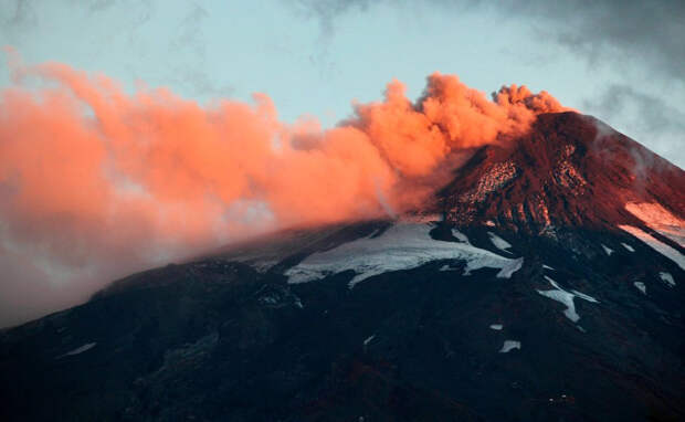 Чили находятся в так называемом тихоокеанском огненном кольце, второй по величине сети вулканов в мире.