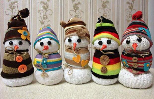 Как сделать снеговика из обычных носков