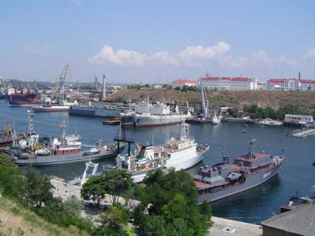 В порт Севастополя инвестируют 7 млрд руб. В порт Севастополя инвестируют 7 млрд руб.