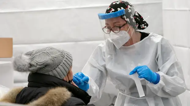 Daily Express: сыпь на коже может быть симптомом омикрон-штамма