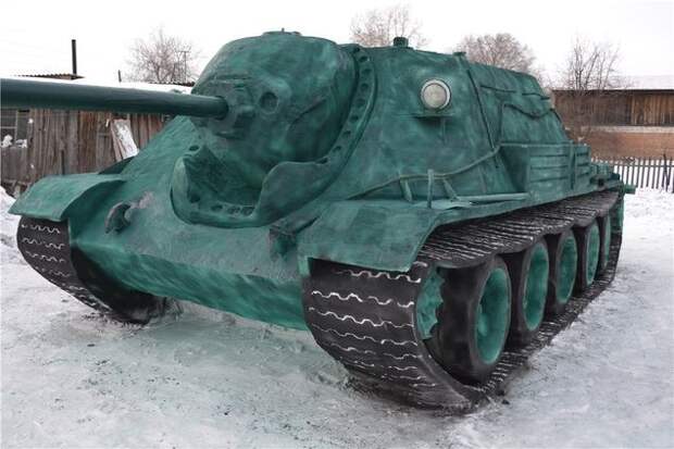 Боевая машина охраняет огород бабушки. своими руками, сибирь, снег, танк