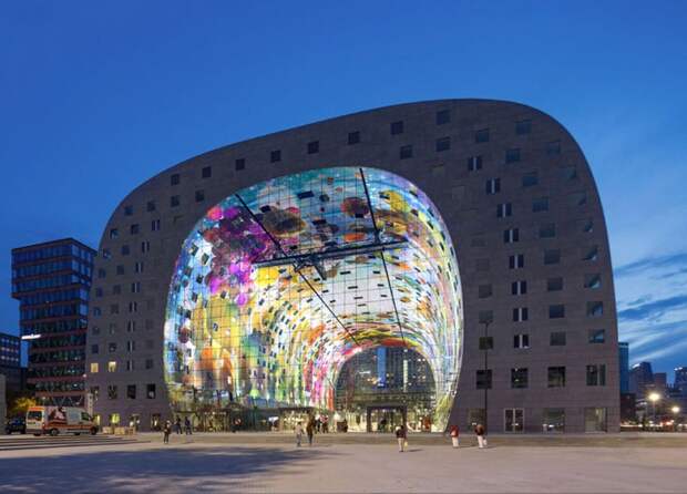 фреска на потолке крытого рынка Markthal Rotterdam в Роттердаме Нидерланды