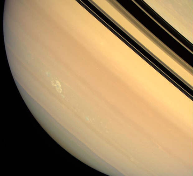 Долгоживущая гроза на поверхности Сатурна