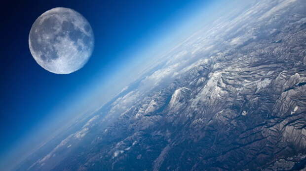 9-Earth-And-the-Moon