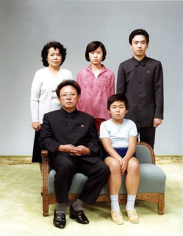Ким Чен Ын (рядом с отцом), глава Северной Кореи. история, политики в молодости, президенты