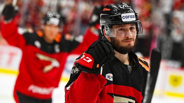 Защитник «Авангарда» Чистяков получил травму в стартовом матче серии с ЦСКА