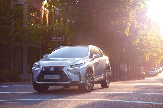 Lexus предложит россиянам кроссовер RX нового поколения