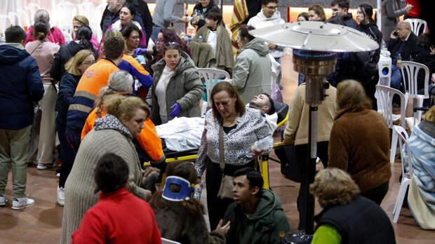 15 человек находятся в тяжелом состоянии после крушения поездов в Испании