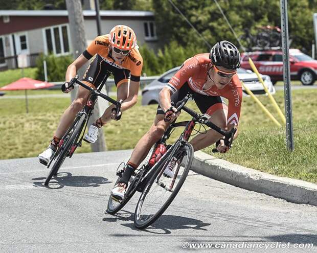 Rob Britton (Rally Cycling) with Matteo Dal-Cin (Silber Pro Cycling) (фото: Robert Jones)