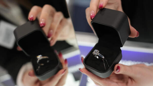 Эксперт рассказала о новых трендах на помолвочные кольца