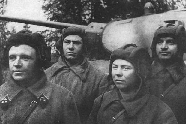 Экипаж танкового аса Дмитрия Лавриненко (крайний слева). Октябрь 1941 г. Фото: wikipedia.org Экипаж танкового аса Дмитрия Лавриненко (крайний слева). Октябрь 1941 г. Фото: wikipedia.org