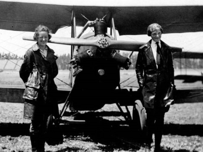 Амелия и ее первый инструктор Анита Снук | Фото: foto-history.livejournal.com