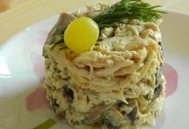 Салат с блинами
