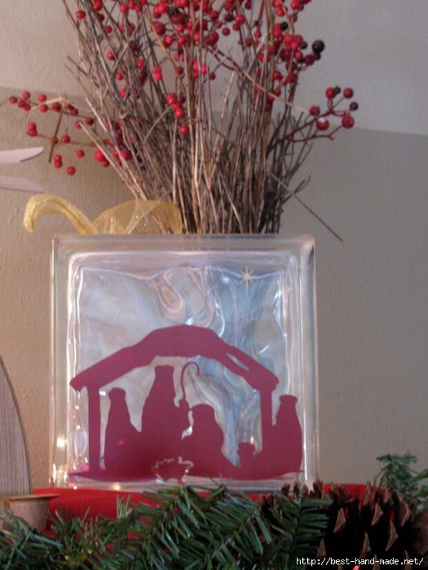 bathroom-decor-simple-christmas-bathroom-decorations-with-cranberries-in-square-glass-vase-with-pink-religiousness-print-for-bathroom-shelf-accessories-christmas-bathroom-decorations-for-elegant-and-g (525x700, 280Kb)