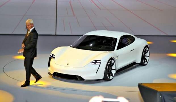 Porshe-Misslon-E_Kadakov_3
