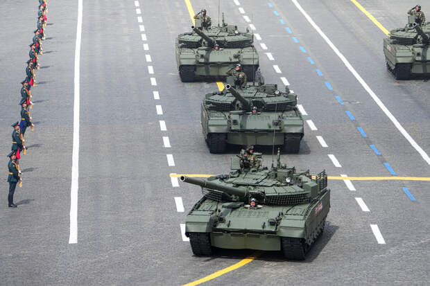 Хинштейн: в Курске откажутся от показа военной техники на 9 мая