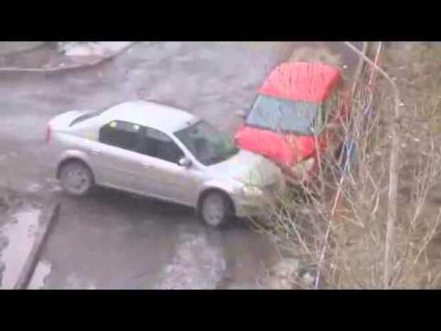 Картинки по запросу В Казани прохожий «помог» женщине выехать с парковки, протаранив забор и разбив